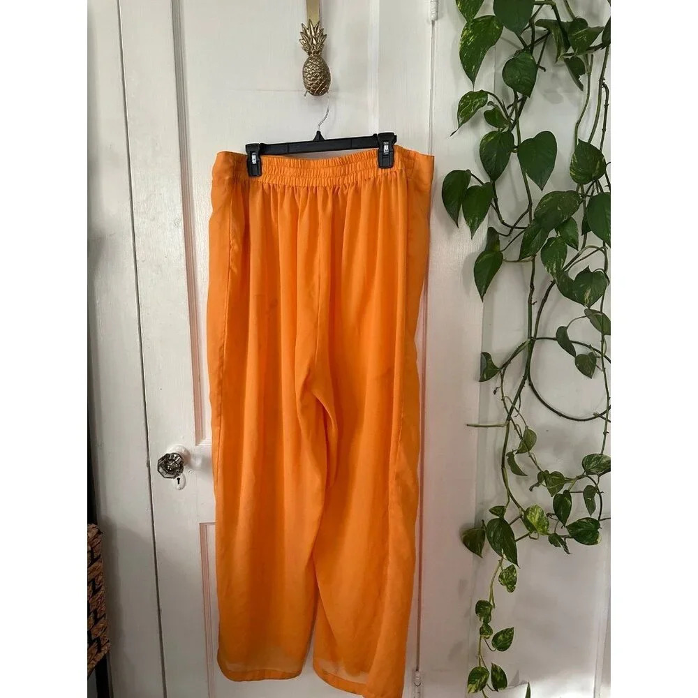 Boohoo women’s size 18 orange pants